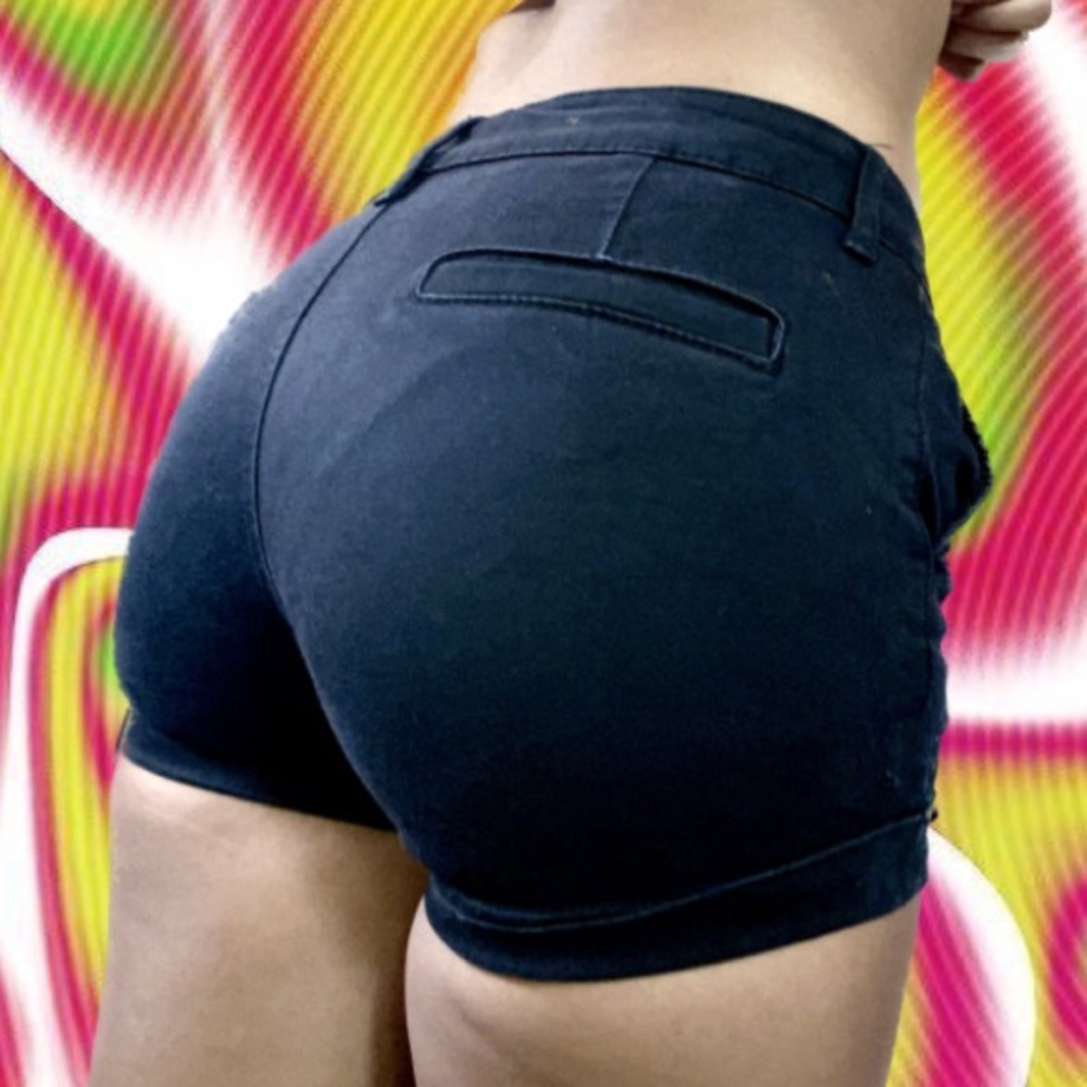 Black khaki shorts from Aeropastale 2020 in size 000